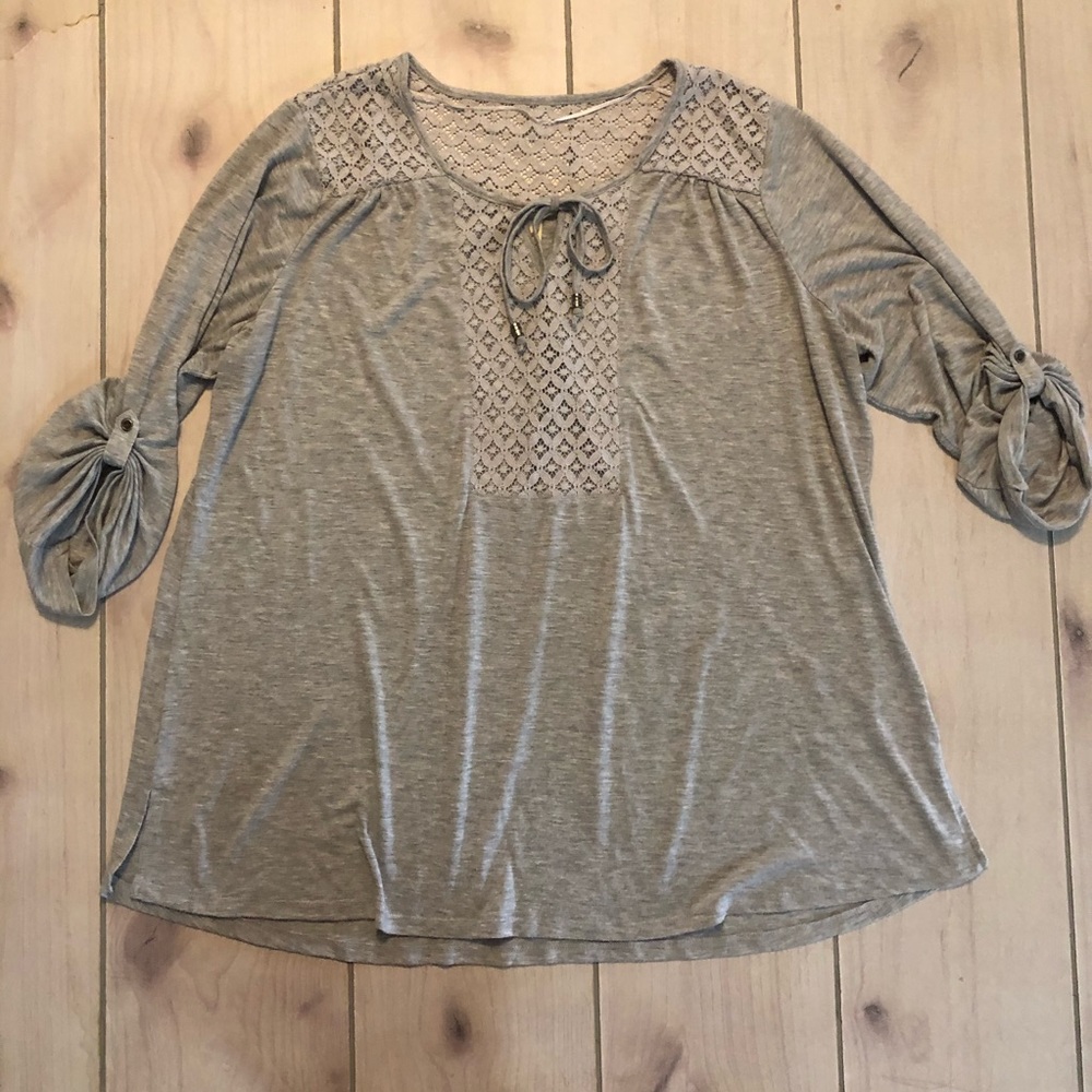 ✅ Gray top